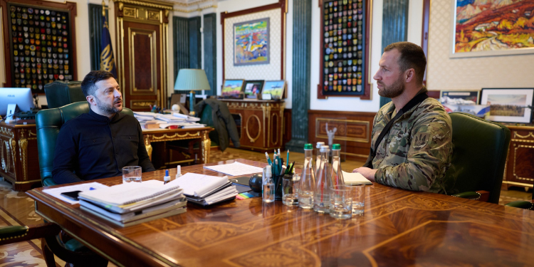 Ukrainian President Volodymyr Zelenskyy Meets With Yevhenii Khmara, Head Of The Center Of Special Operations, During A Security Briefing Photo/ Volodymyr Zelenskyy X