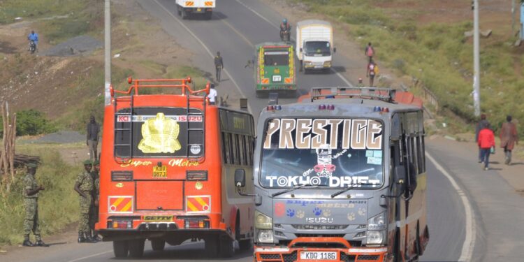 Drama Has Unfolded As A Woman Smashes The Windscreen Of A Nganya Over A 1,000-Shilling Change Dispute At Luthuli Road, Nairobi.