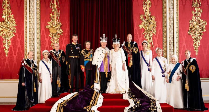 An Official Portrait Of The Royal Family Members. Photo-Hugo Burnand [Royal Family]