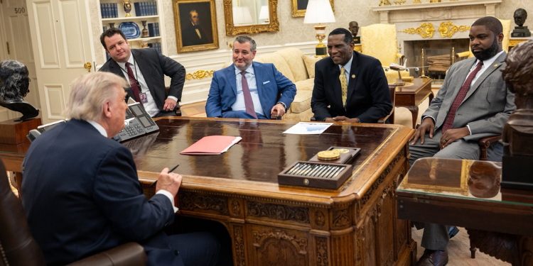Cruz Halts Own Pay As Dhs Shutdown Standoff Enters Day 39