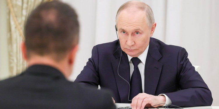 Shadow Fleet Challenge: Russia Defies Starmer’s Crackdown