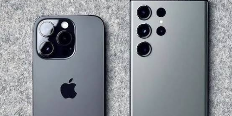 An Iphone And Samsung Phone Photo/ Iphone Store Kenya