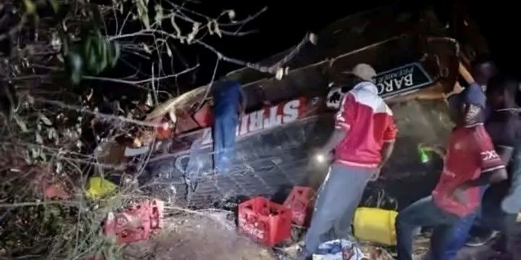 Several Passengers Are Feared Dead, While Many Others Sustained Injuries After A Public Service Vehicle Carrying About 50 People Rolled In Makueni.
