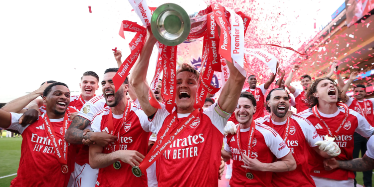 Arsenal Favored as 10 Experts Predict 2026/27 Premier League Outcome