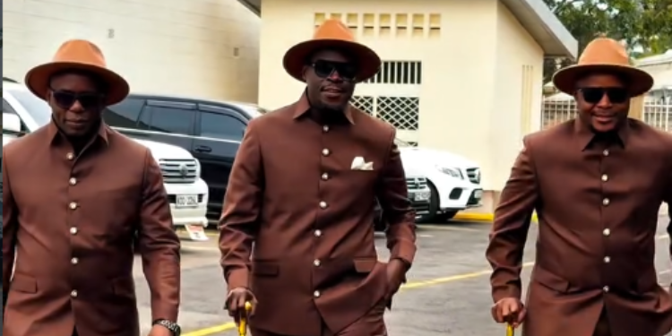 Nairobi Governor Johnson Sakaja (Middle) And Lang’ata Mp Phelix Odiwour (Jalang’o) (Right) Pictured In Matching Brown Traditional Suits Alongside An Associate At Charlene Ruto’s Koito Ceremony In Kilgoris.