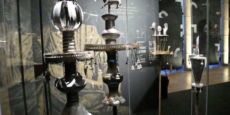 The 26 Pieces, Some Considered Sacred In Benin, Will Be Displayed From Sunday In The Presidential Palace In Cotonou In A Show Entitled &Quot;Benin Art Yesterday And Today&Quot; | Afp
