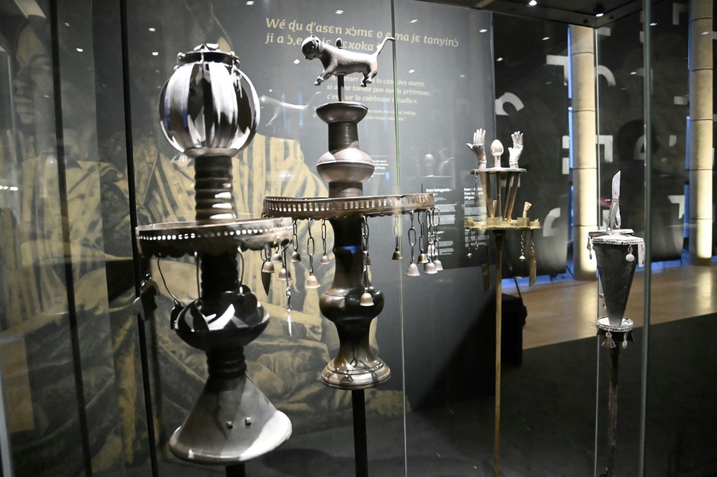 The 26 Pieces, Some Considered Sacred In Benin, Will Be Displayed From Sunday In The Presidential Palace In Cotonou In A Show Entitled &Quot;Benin Art Yesterday And Today&Quot; | Afp