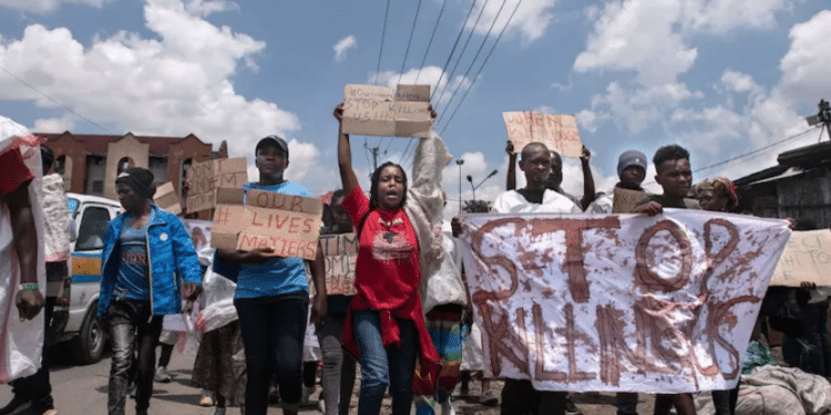 Kenya: Police Killings Point To Systemic Rot And A Failed Justice System Kenyans Protest Against Extrajudicial Killings In Nairobi’s Mathare Area On 13 April 2022 | Tony Karumba/Afp Via Getty Images