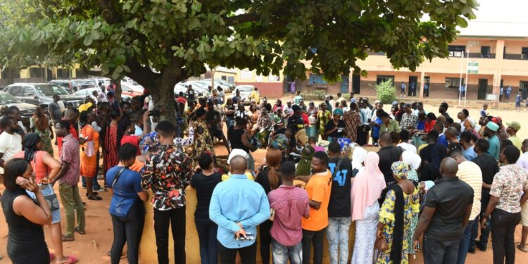 Nigerians Flock To Get Voting Cards As Election Looms Nigeria