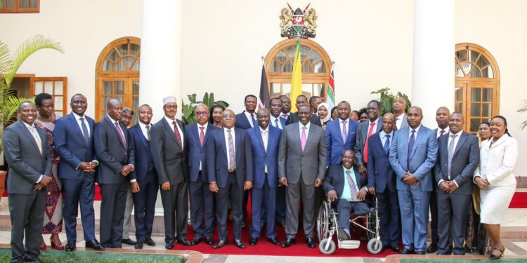 Details Of Uhuru'S Meeting With 30 Jubilee Mps President William Ruto Poses For A Photo At State House Nairobi On Wednesday, February 8 With 30 Jubilee Party Mps.photo/State House Nairobi.