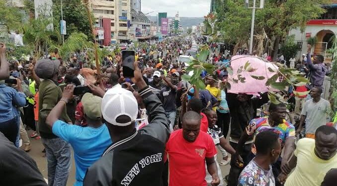 Kisumu- Police Prevent Demonstrators From Accessing Cbd Demonstrators