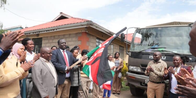 Mavoko Member Of Parliament Flagging The Relief Food In Mavoko :Photo/Courtesy