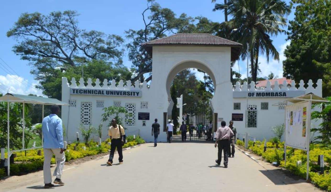 Three Graduates Sue University For Using Their Photos Graduates Sue University Over Photos.