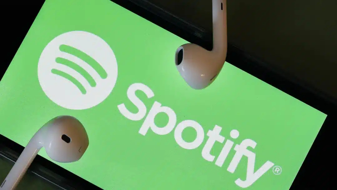Spotify Has Launched An Ai Powered Dj, A Feature That Will Enable Users To Personalize Their Music Playlist. The Feature Will Be Available In Beta.