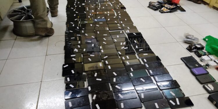 Dci Recovers Hundreds Of Stole Mobile Phones In Nairobi Cbd