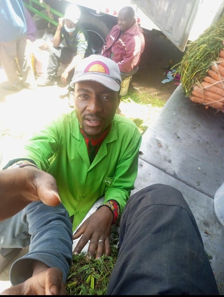 Graduate Hawker Begs For A Job After Kanjo Kicked Him Out Of Cbd Isaac Juma, Uon Graduate Hawking Pineapples In Nairobi Cbd.