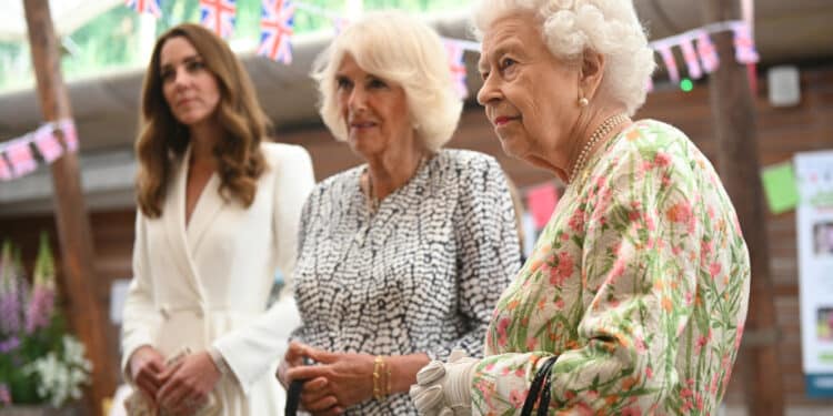 The Queen, Known For Her Iconic Sense Of Fashion Arrived At State House Nairobi Alongside Her Husband King Charles Iii In A White Crepe Silk Dress With Stunning Stitching Details Down The Middle And An Open V Neck At The Top. 