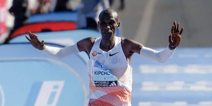 Details Of Eliud Kipchoge Statue Unveiled In U.s Kenyan Marathon Great Eliud Kipchoge Crosses The Finish In The Berlin Marathon.