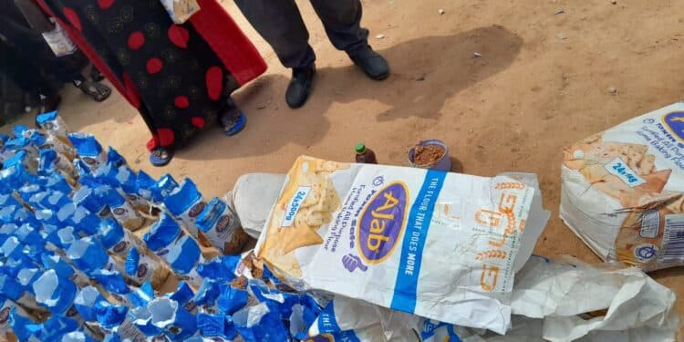 Conmen Arrested Selling Sand Packed In Ajab Bags Nps