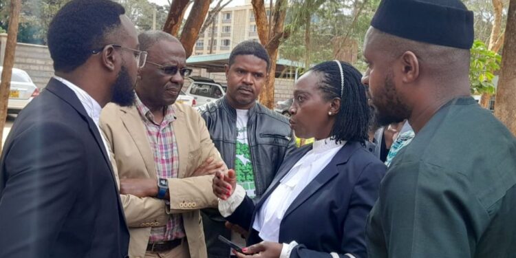 Activists Boniface Mwangi (Right) Shares A Monet With His Fellow Actvists Who Showed Up Ahead Of His Sentencing At The Machakos Law Courts On November 1, 2023. 