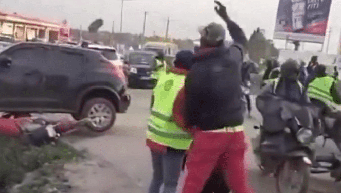 Kitengela Mob Captured Stoning A Vehicle Arrested