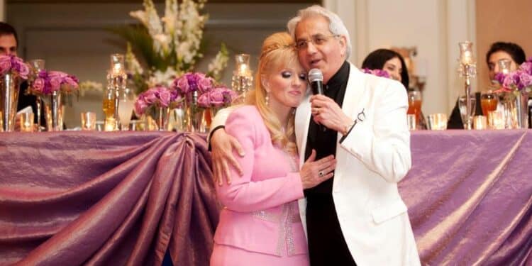 How Benny Hinn Remarried His Ex-Wife After 3-Year Divorce Benny Hinn Greets A Crowd In One Of His Crusades. Photo/ Benny Hinn