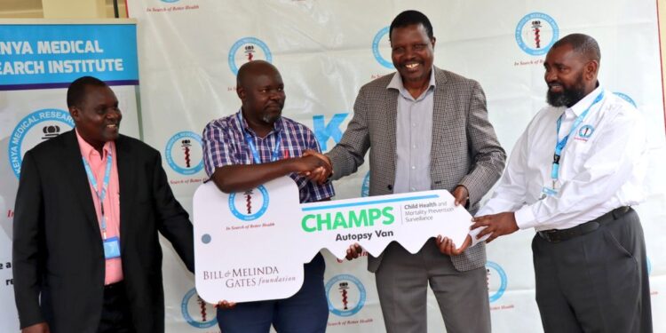 Kemri Officials During The Launch Of The Autospy Van. 