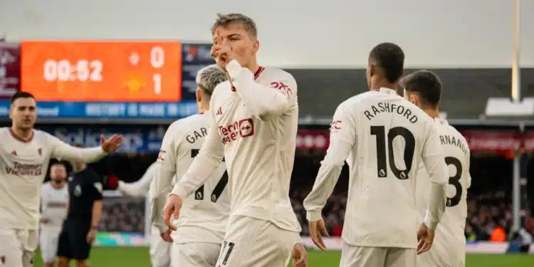 Rasmus Hojlund Breaks Haaland'S Premier League Record Rasmus Hojland With His Teammates.