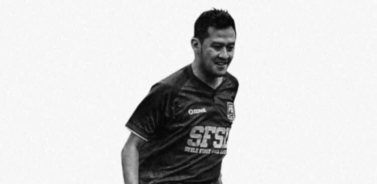 Football Player Dies After Being Struck By Lightning During Match Lightning + Footballer