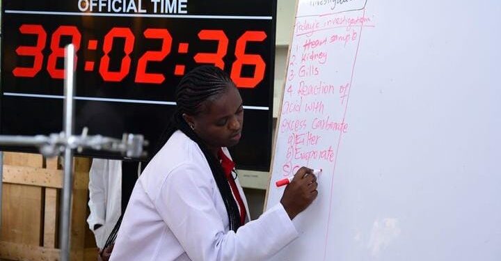 Kenyan Teacher Breaks Record For Teaching World'S Longest Lesson Roseta Wekesa In Her Science Class Attempting To Teach The Longest Lesson In The World.