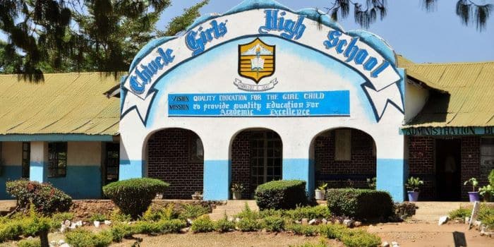 Chwele Girl'S High School Teacher Throws Self Infront Of Moving Vehicle Over Unpaid Loans