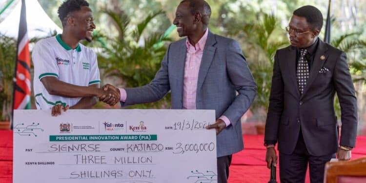 President William Ruto Presents A Cheque Of Ksh3 Million To Signvrse During The Pia At State House Nairobi.photo/Pcs.
