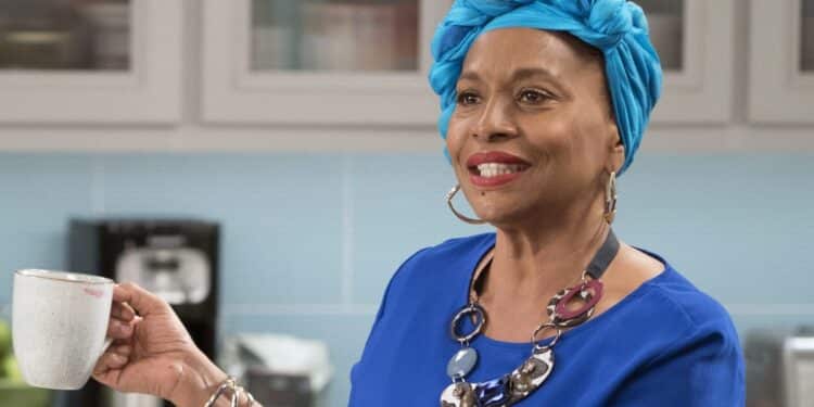 Blacki-Sh Actress Narrates How Kenyan Doctors Saved Her In 9-Hour Surgery Jenifer Lewis-How Doctors In Kenya Saved Me In 9-Hr Surgery