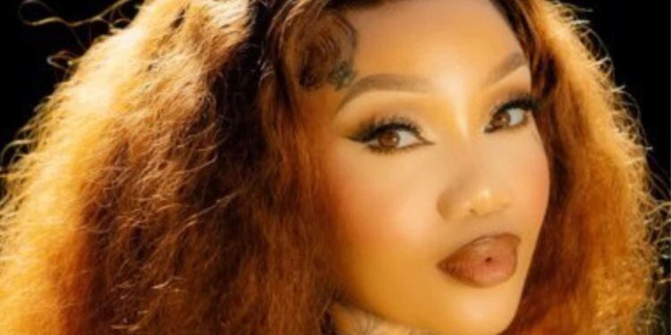 Uproar As South African Tv Star Is Kicked Out Of A Plane South African + Flight