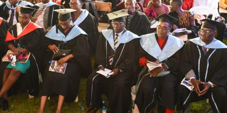 Cabinet, Graduates