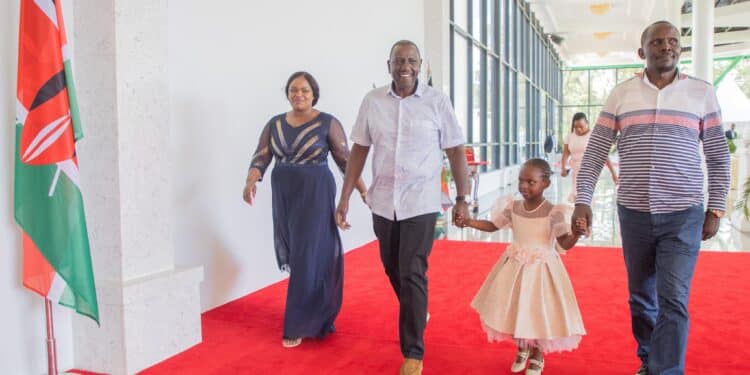 President William Ruto With Tinsley Nduta And Her Parents Agnes Wairimu And George Ngugi.photo/Pcs.