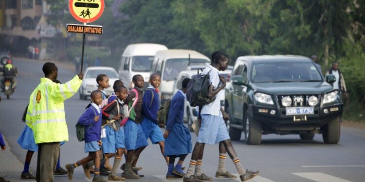 Police Stops Traffic To Teach Pupils How To Cross The Road