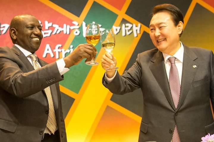 President William Ruto Toasts With South Korea President Yoon Suk-Yeol In Seoul, South Korea In November 2022. Photo/Pcs.