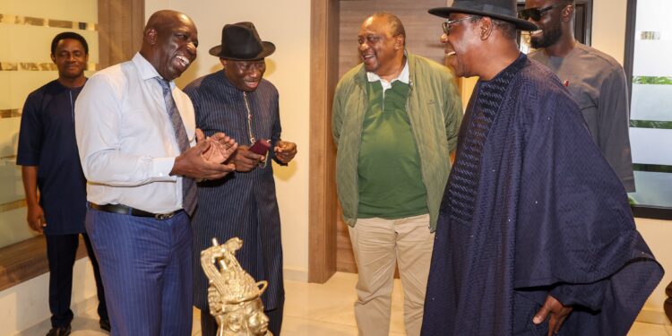 Uhuru Flies To Nigeria After Igniting Fire With Ruto