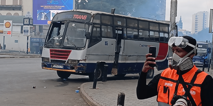 Metro Trans Bus Windshield Shattered Photo/Tkt