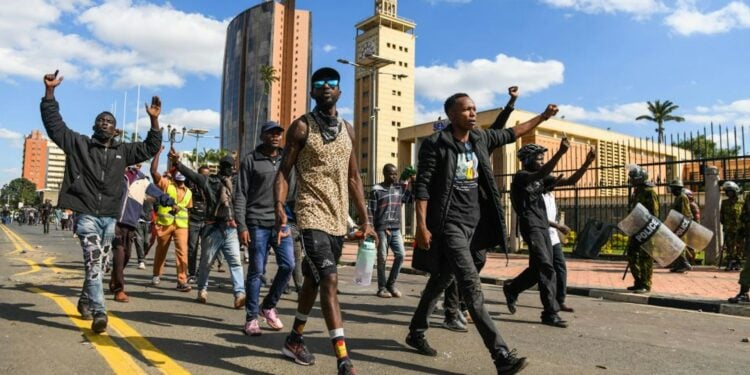 Kenyan Police Officers Face Off With Anti-Tax Protesters Outside The Kenyan Parliament Building In Nairobi On 25 June 2024. Photo By Gerald Anderson/Anadolu Via Getty Images