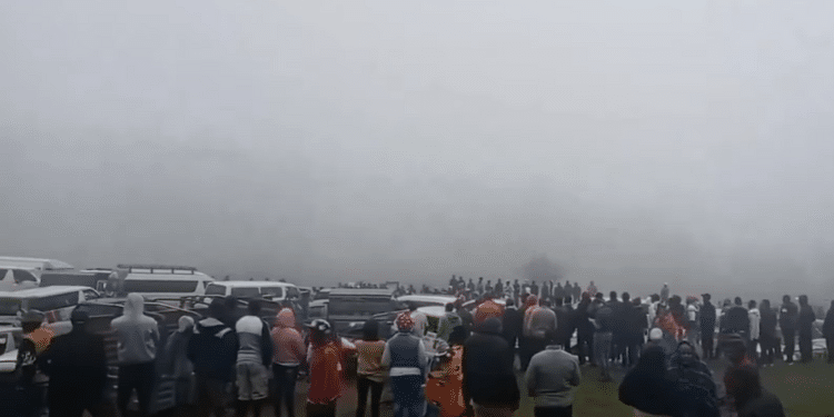Onlookers Spotted At Kimemde Along Nairobi-Nakuru Highway. Photo/ Screen Grab