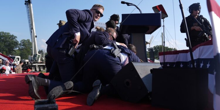 Secret Service Protect Former U.s President Donald Trump After He Was Shot On July 13, 2024. Photo/Ap.