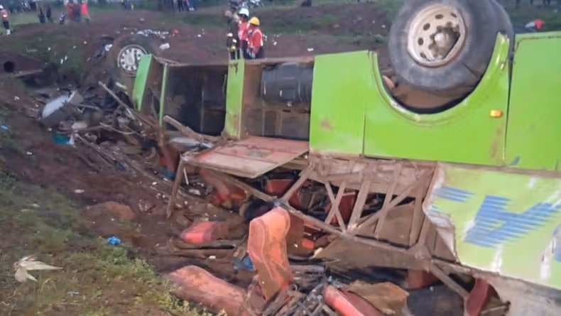 The Wreckage Of The Bus Is Pulled At Migaa On The Nakuru- Eldoret Highway. Photo/ Ugc
