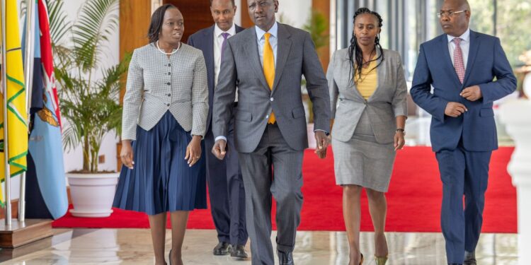 President William Ruto, Health Cs Deborah Barasa (Left) And Ps Mary Muthoni. Photo/Pcs.