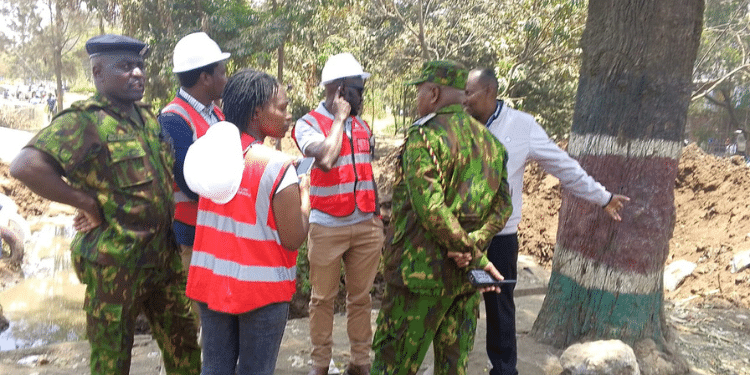 Architectural Association Of Kenya (Aak) Mulika Mjengo Team And Police Officers At The Excavation Site In The Shauri Moyo Area In Nairobi County. Photo/Aak.
