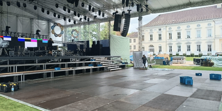 Homeland Itoya Events Final Touches On The Venue Ahead Of The Berlin'S Bürgerfest Meeting. Photo/Homeland Itoya Events
