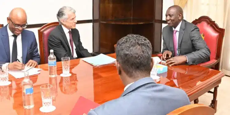 President William Ruto (R) Meets J.p Morgan Public Sector Group’s Vice-Chairman And Global Head, Daniel Zelikow, (Second-Left) At State House, Nairobi On February 21, 2022. | Photo:pcs