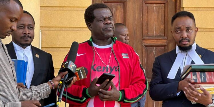 Lawyer Philip Lagat With Busia Senator Okiya Omtatah And Advocate Felix Keaton At The Milimani Law Court In Nairobi On Monday, December 30, 2024/Peter Obuya