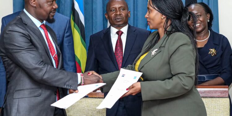 Dp Kithure Kindiki Witnessing The Signing Of An Agreement Between Kmpdu, Moh And The Counties. Photo/ Kmpdu.
